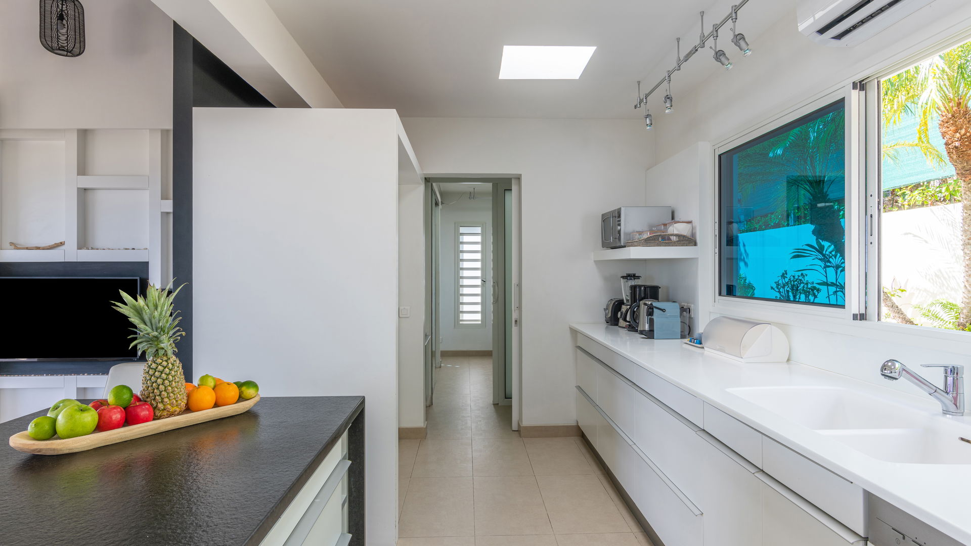 KITCHEN & DINING AREA