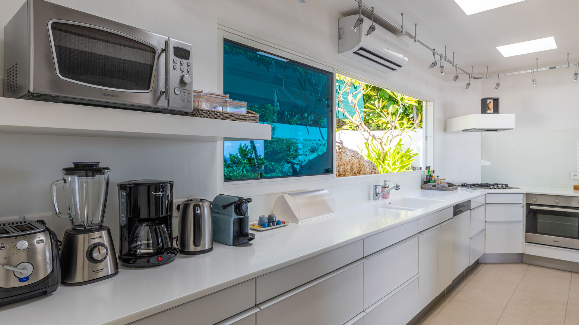 KITCHEN & DINING AREA