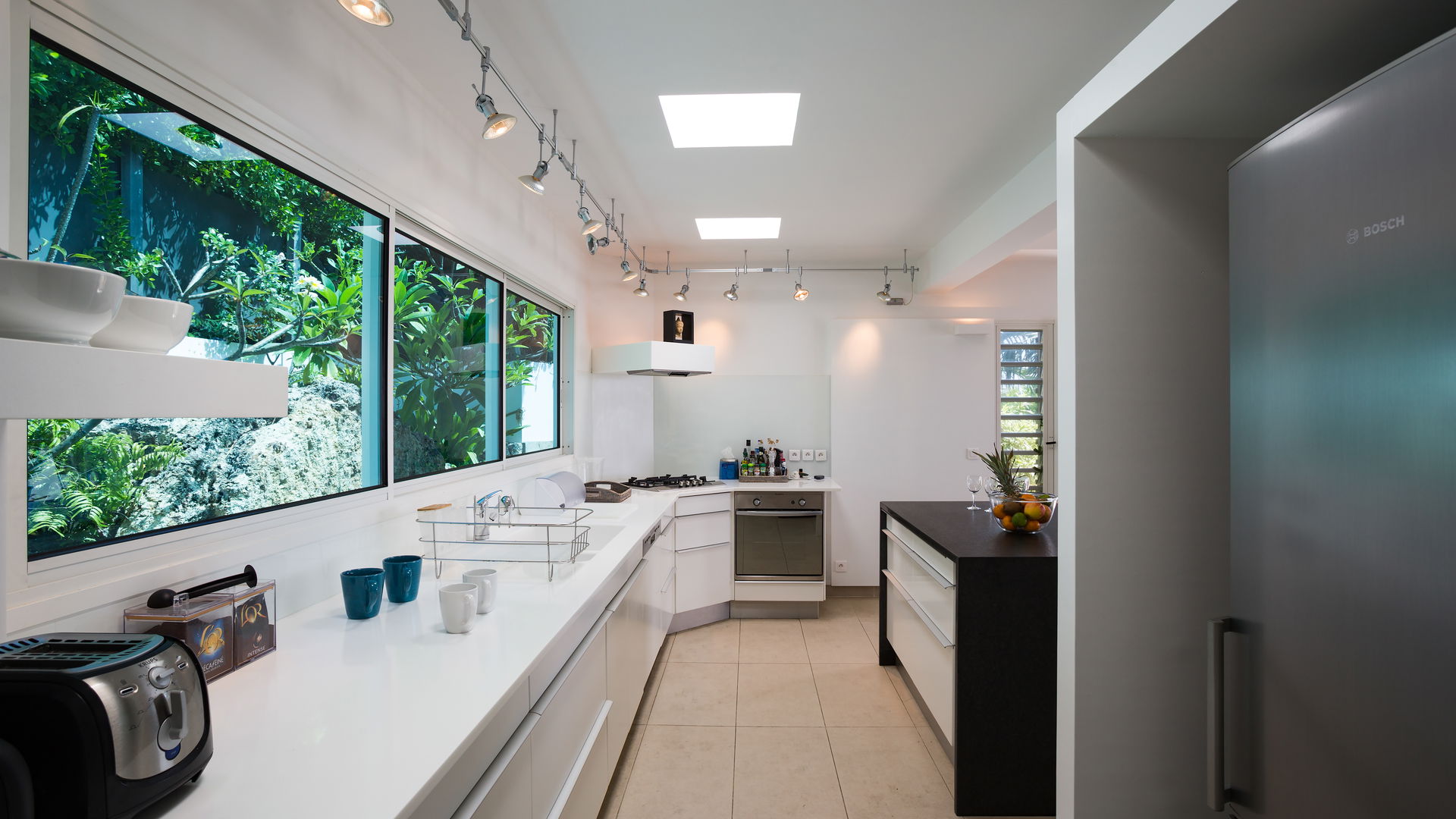 KITCHEN & DINING AREA