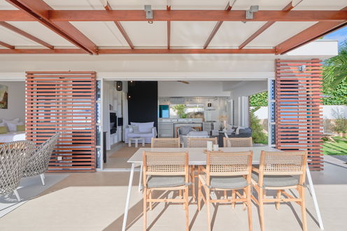 VILLA LA MAGNIFICA KITCHEN & DINING AREA 7