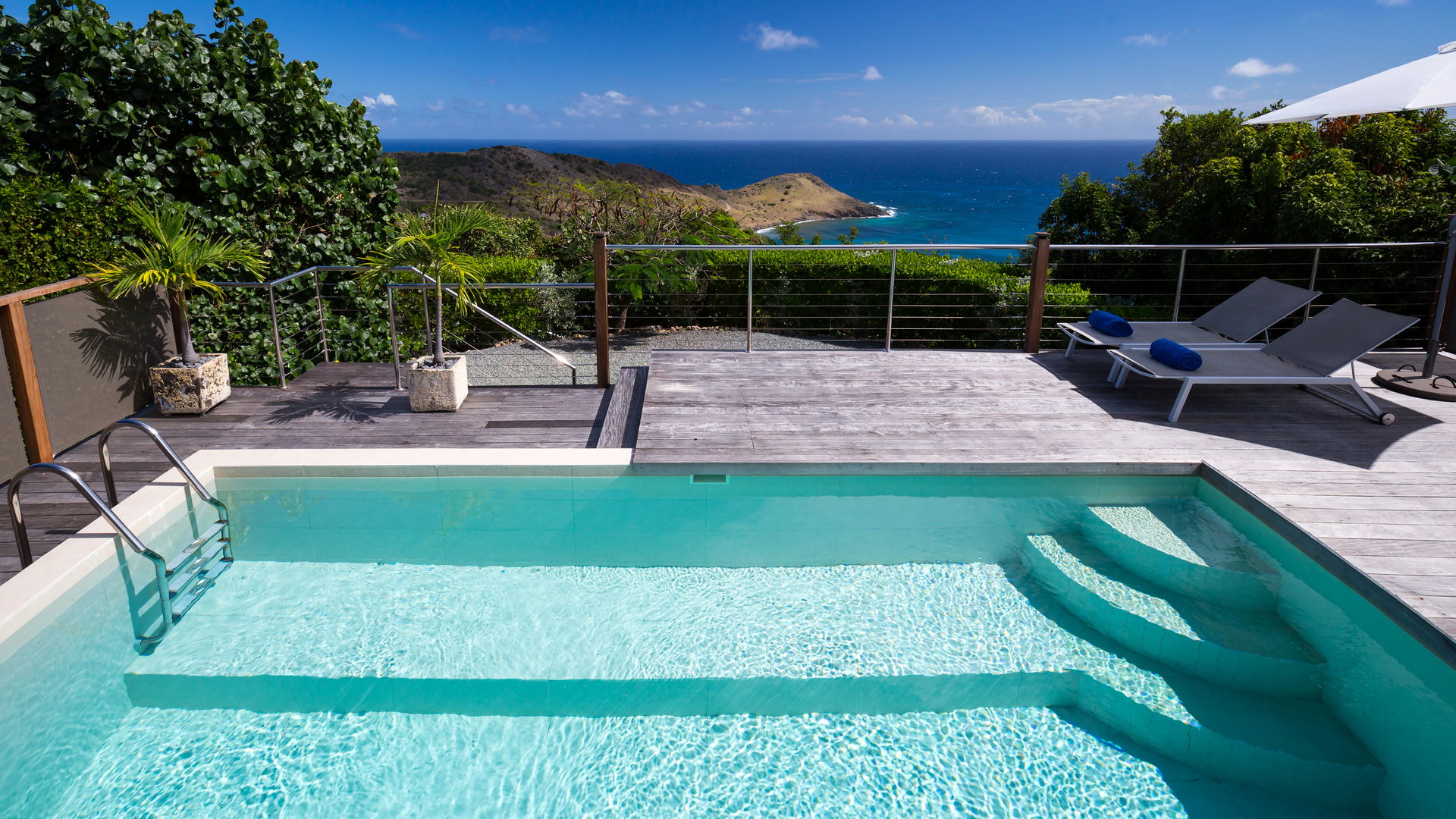 POOL & TERRACE