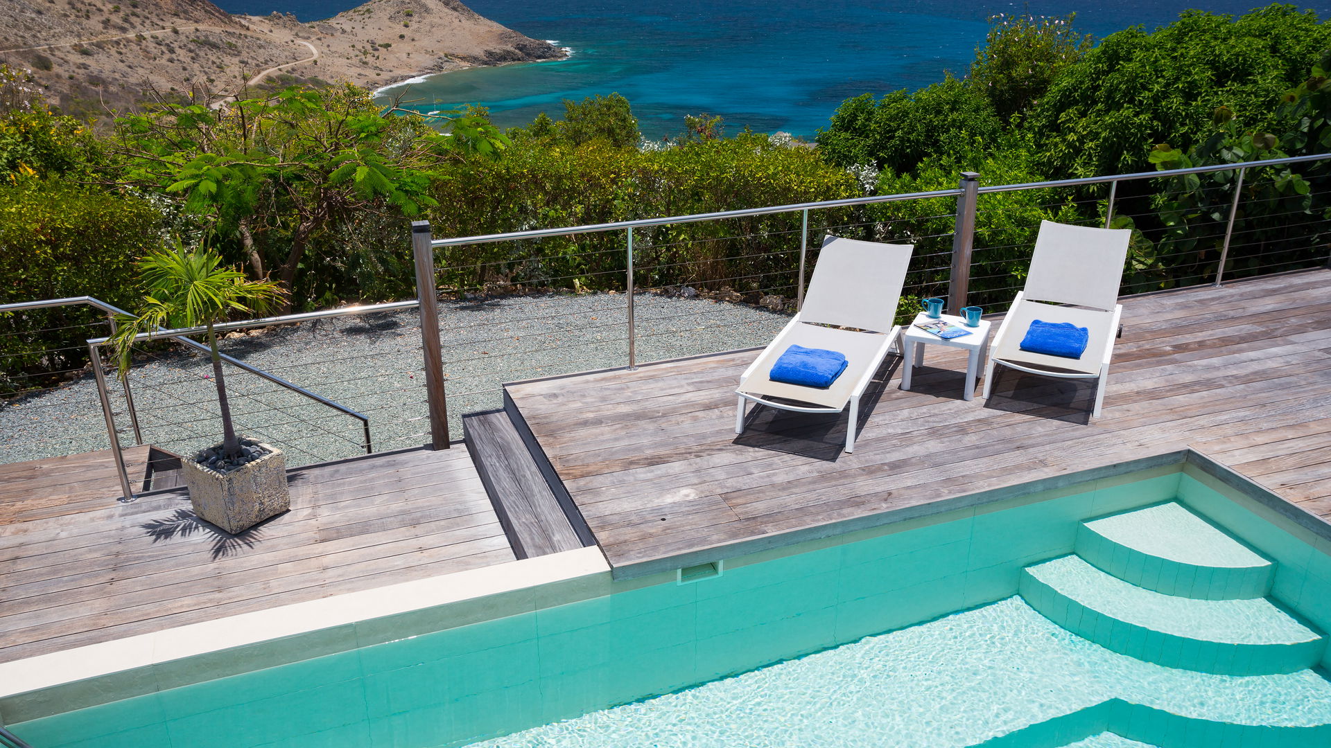 POOL & TERRACE