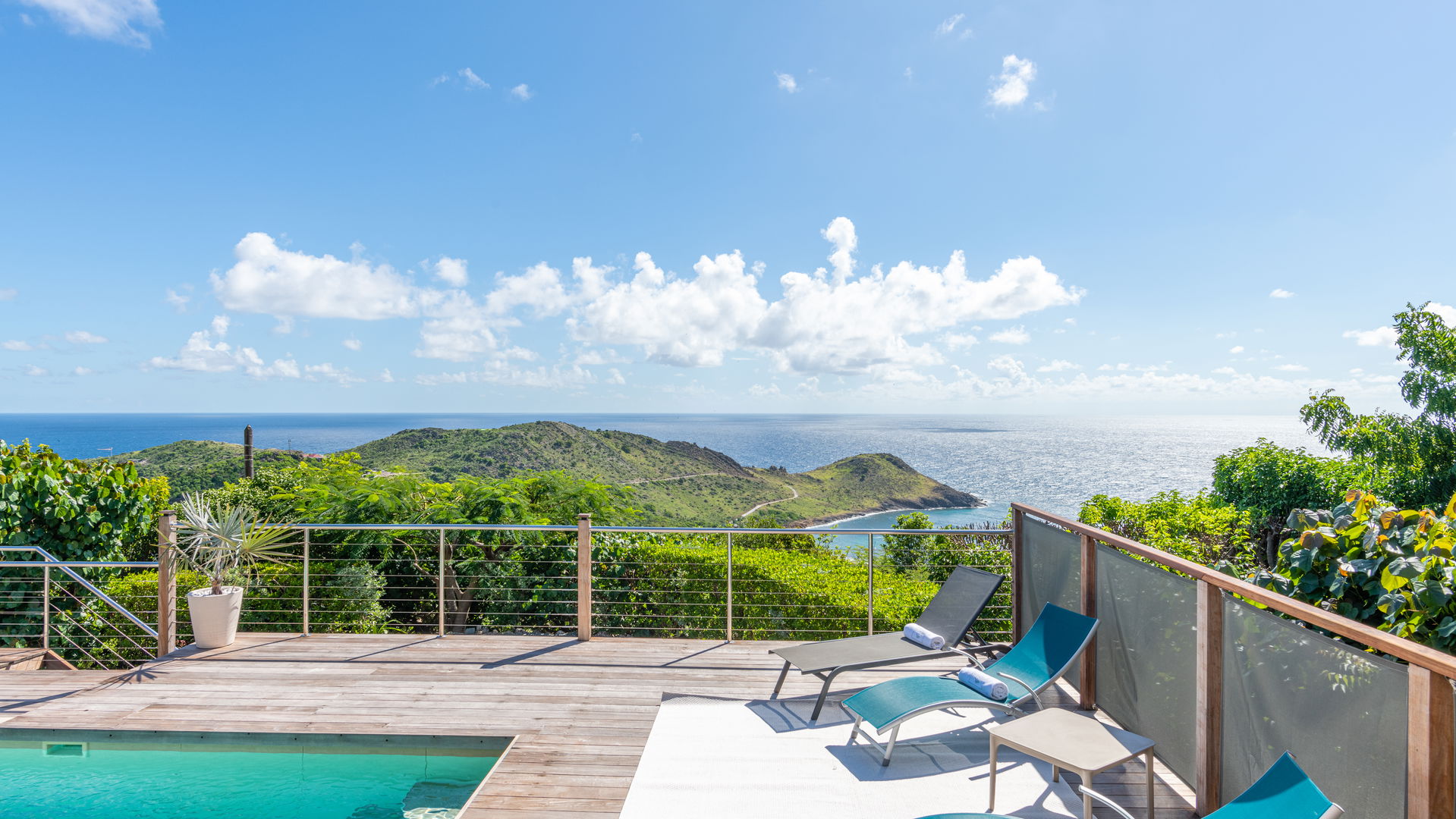 POOL & TERRACE