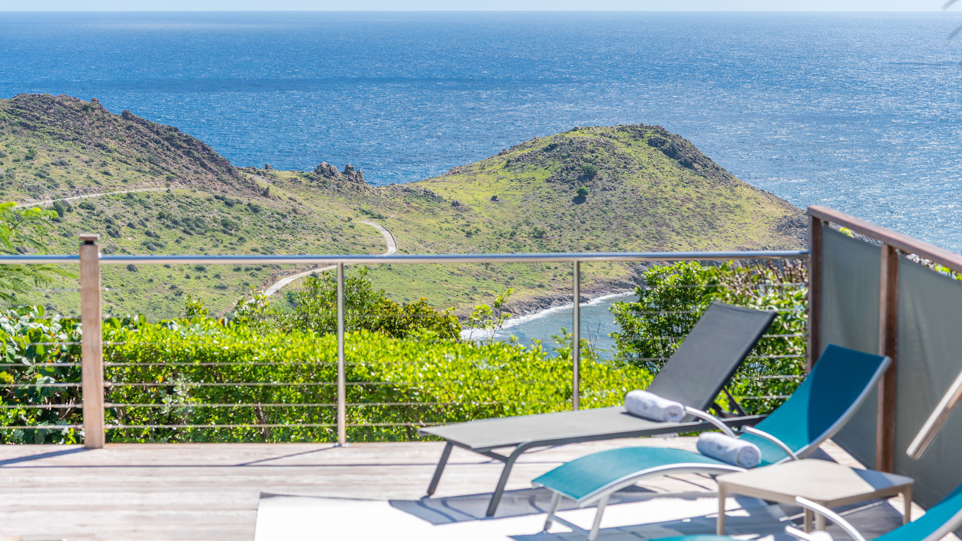 POOL & TERRACE