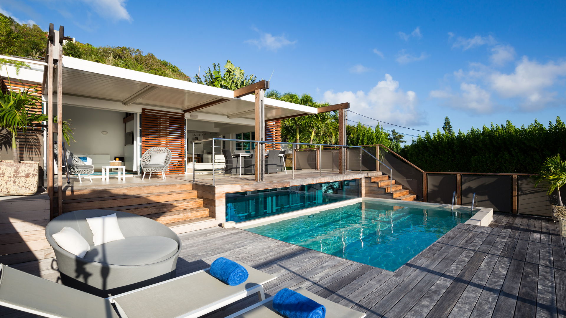 POOL & TERRACE