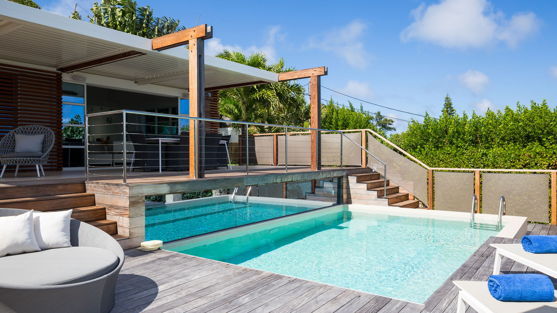 POOL & TERRACE