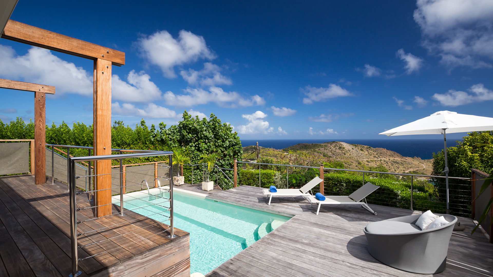 POOL & TERRACE