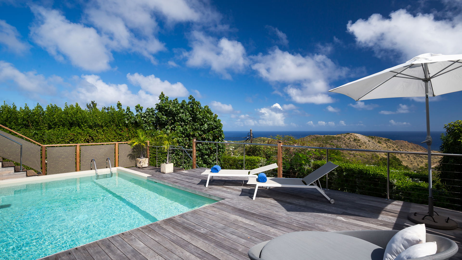 POOL & TERRACE