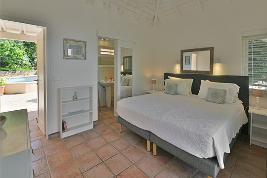 VILLA LES CAZES BEDROOM1 3