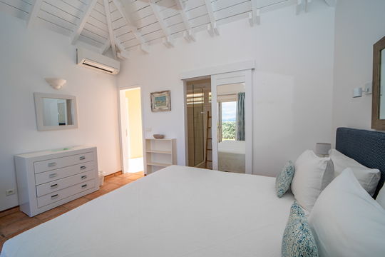 VILLA LES CAZES BEDROOM1 5