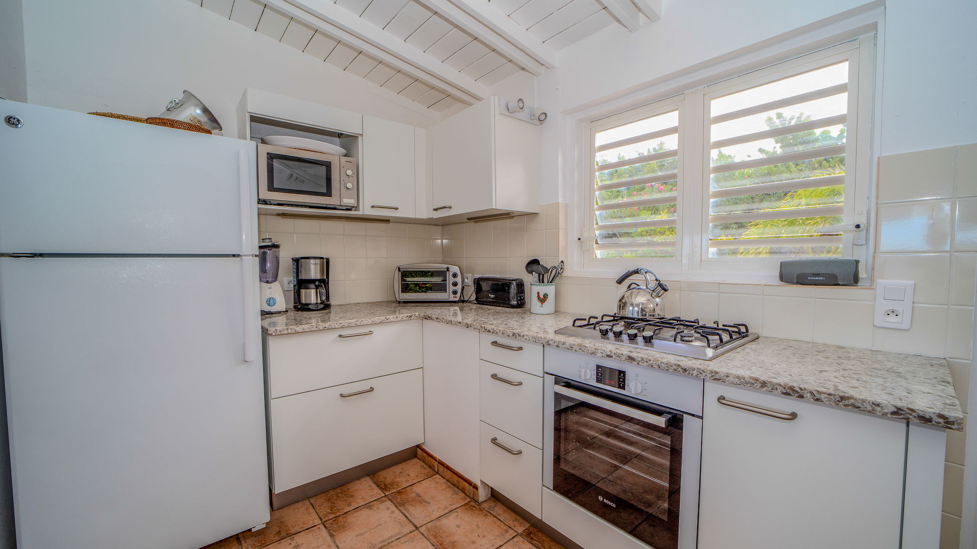 KITCHEN & DINING AREA