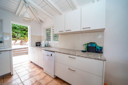 VILLA LES CAZES KITCHEN & DINING AREA 11