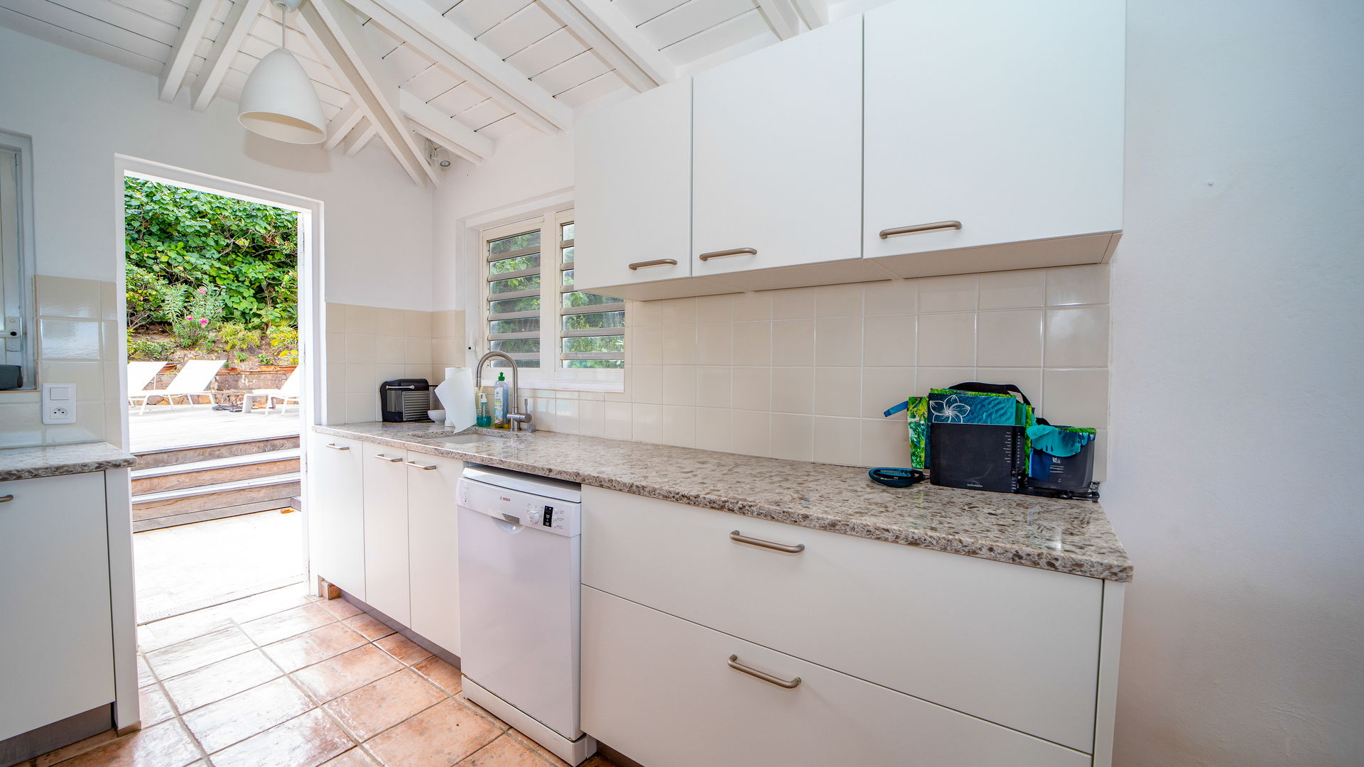 KITCHEN & DINING AREA
