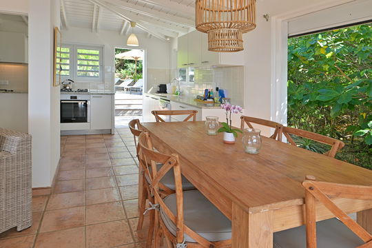 VILLA LES CAZES KITCHEN & DINING AREA 6