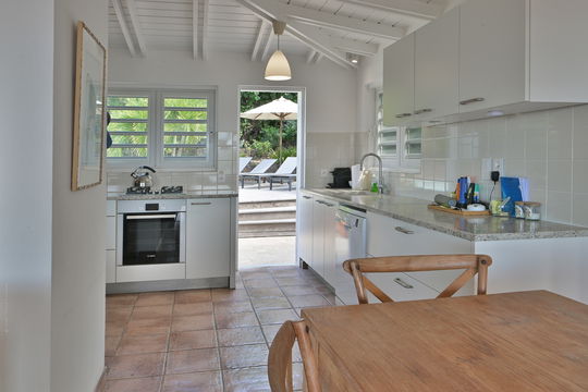 VILLA LES CAZES KITCHEN & DINING AREA 8