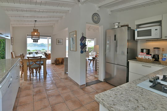 VILLA LES CAZES KITCHEN & DINING AREA 9
