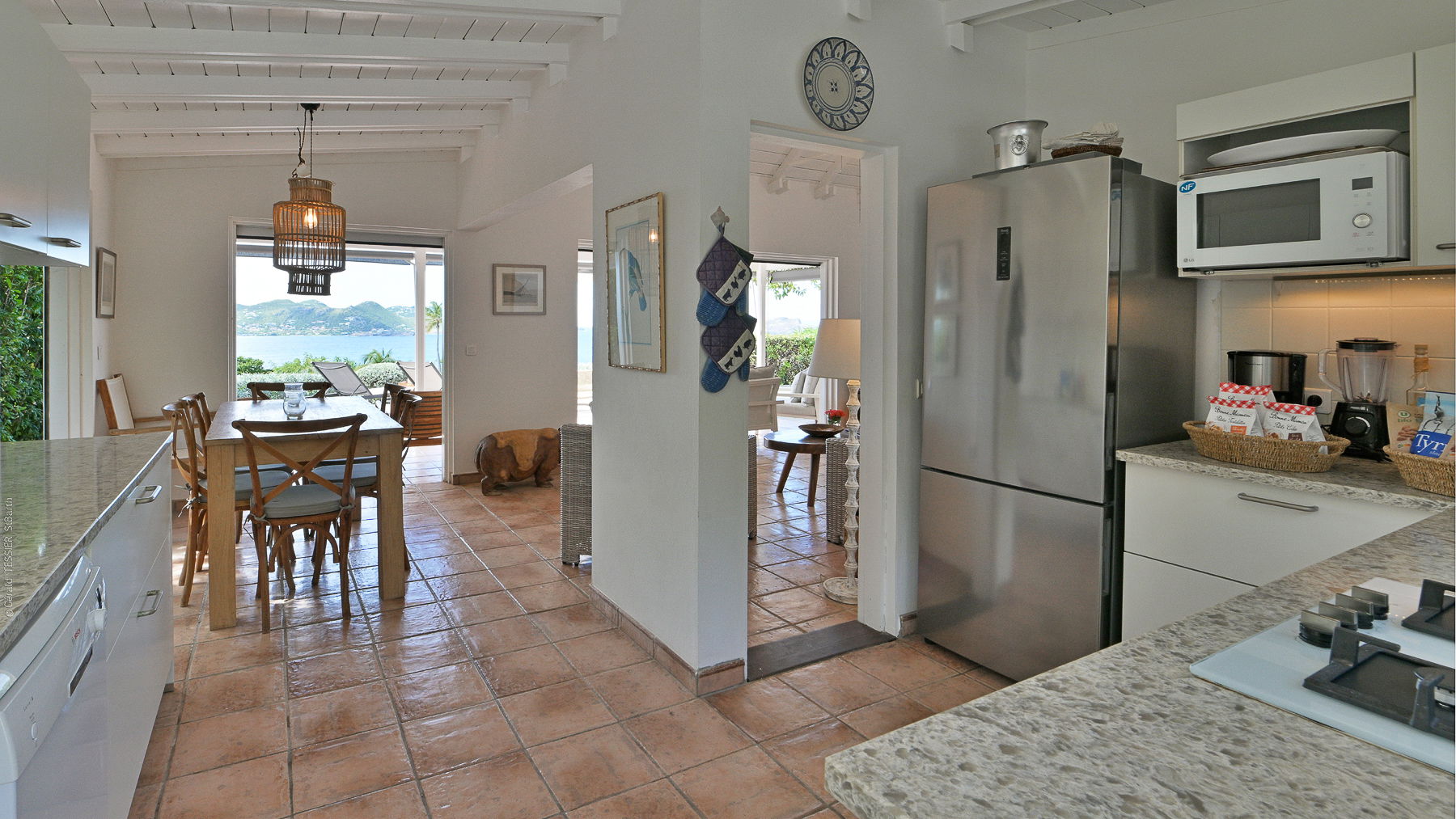 KITCHEN & DINING AREA