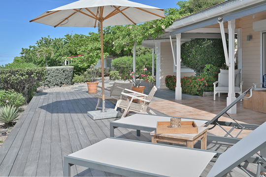 VILLA LES CAZES OUTDOOR LOUNGE AREA 8