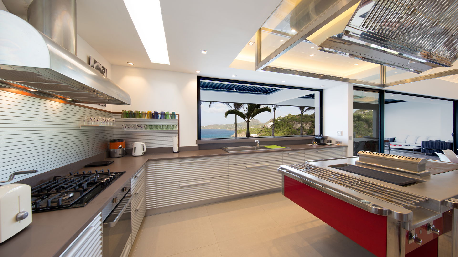 KITCHEN & DINING AREA