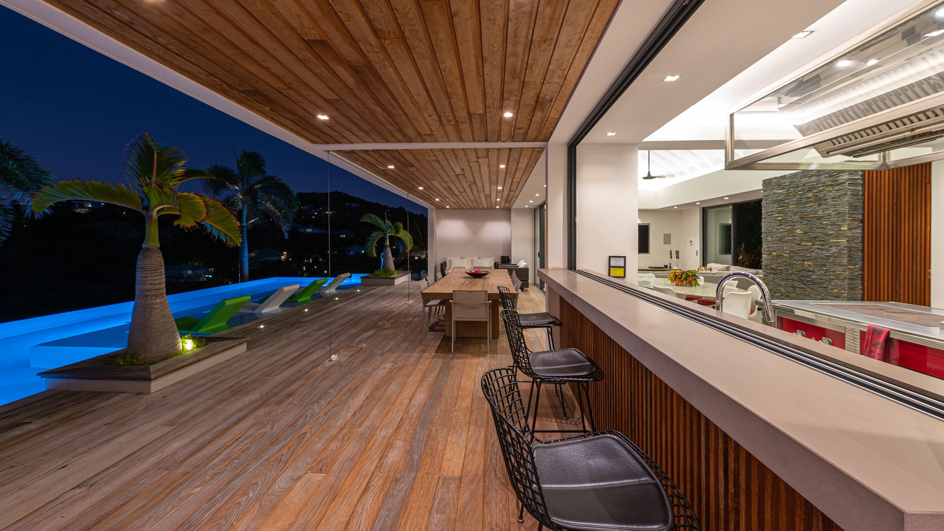 KITCHEN & DINING AREA