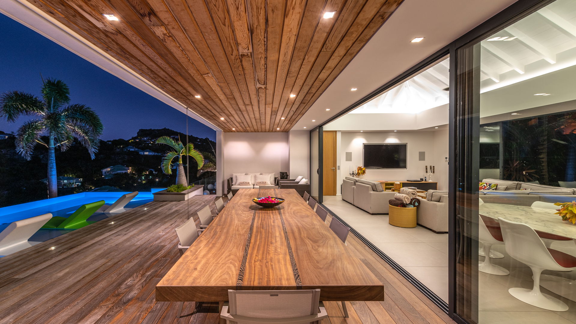 KITCHEN & DINING AREA