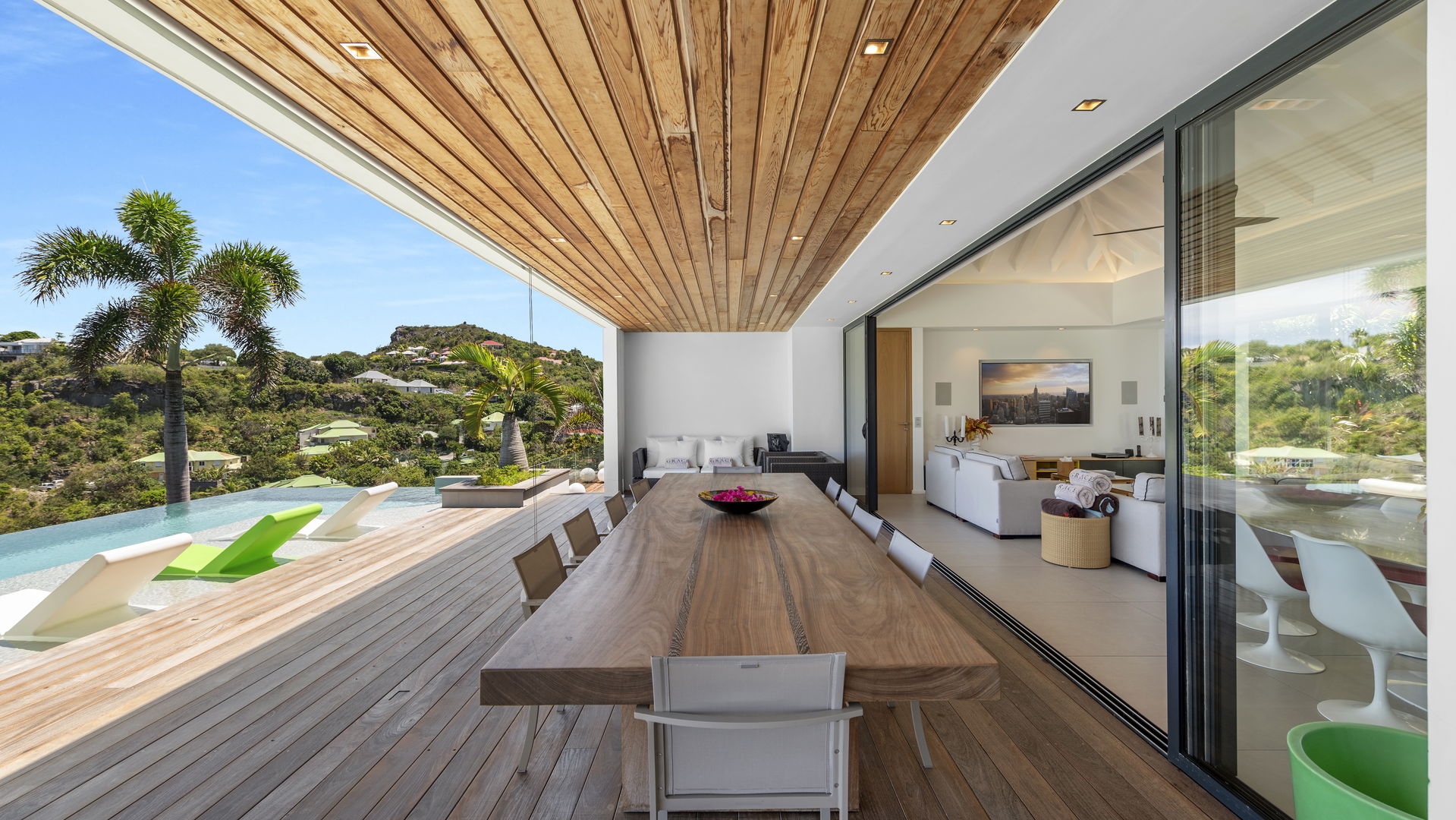 KITCHEN & DINING AREA