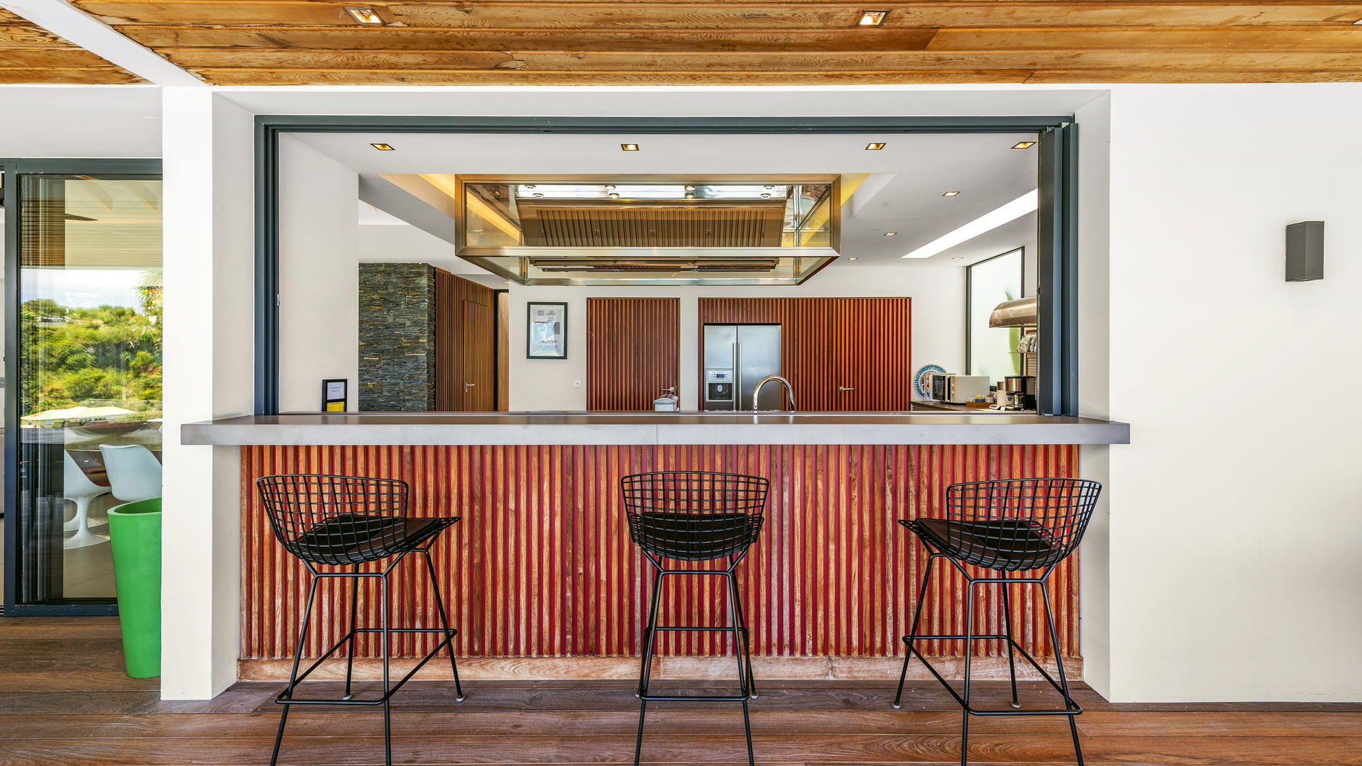 KITCHEN & DINING AREA