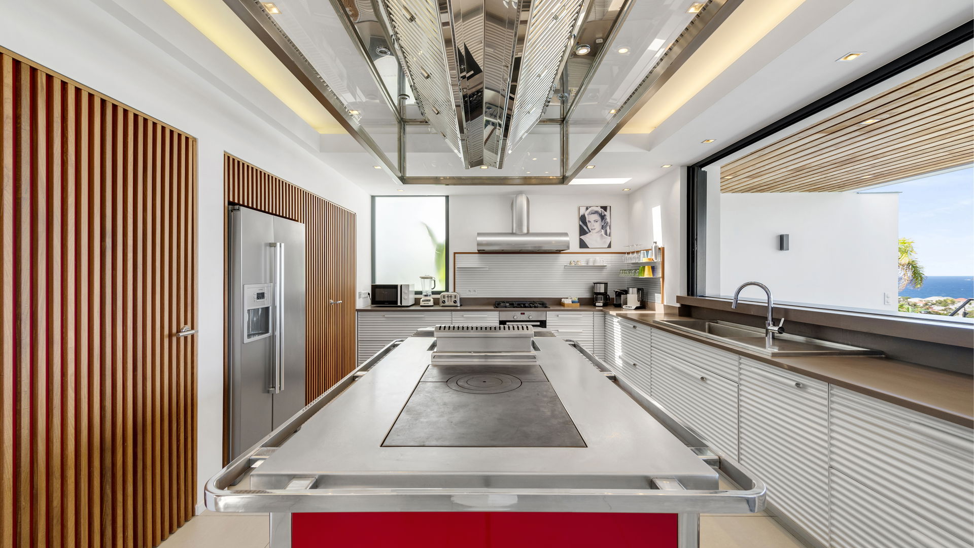 KITCHEN & DINING AREA