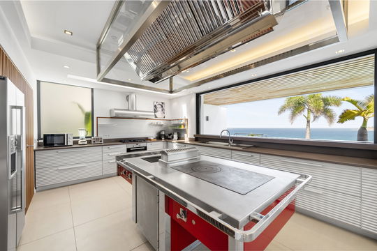 VILLA GRACE KITCHEN & DINING AREA 9