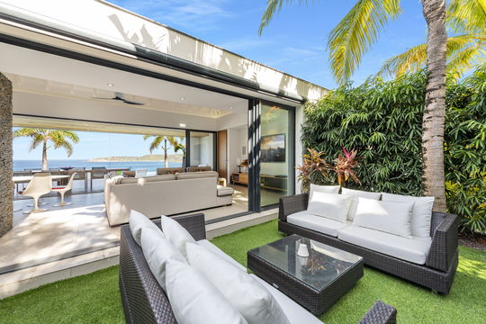 VILLA GRACE OUTDOOR LOUNGE AREAS 3