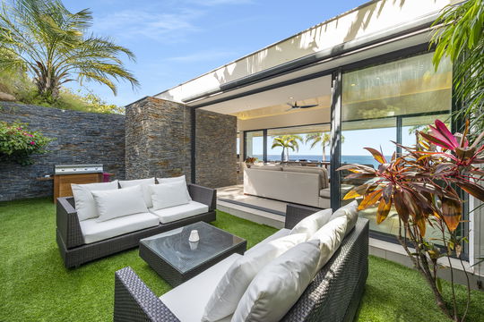 VILLA GRACE OUTDOOR LOUNGE AREAS 4
