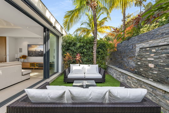 VILLA GRACE OUTDOOR LOUNGE AREAS 5