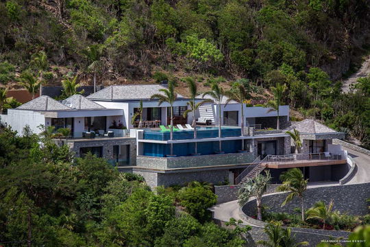 VILLA GRACE OUTDOORS 1