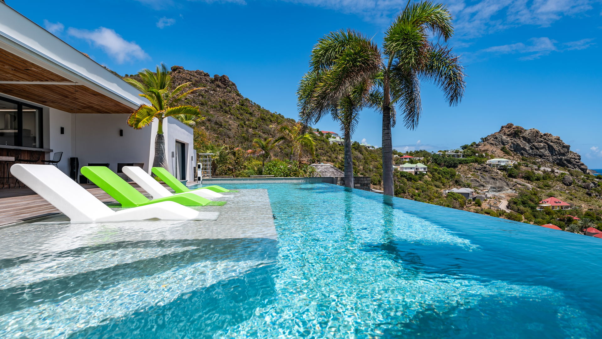 POOL & TERRACE