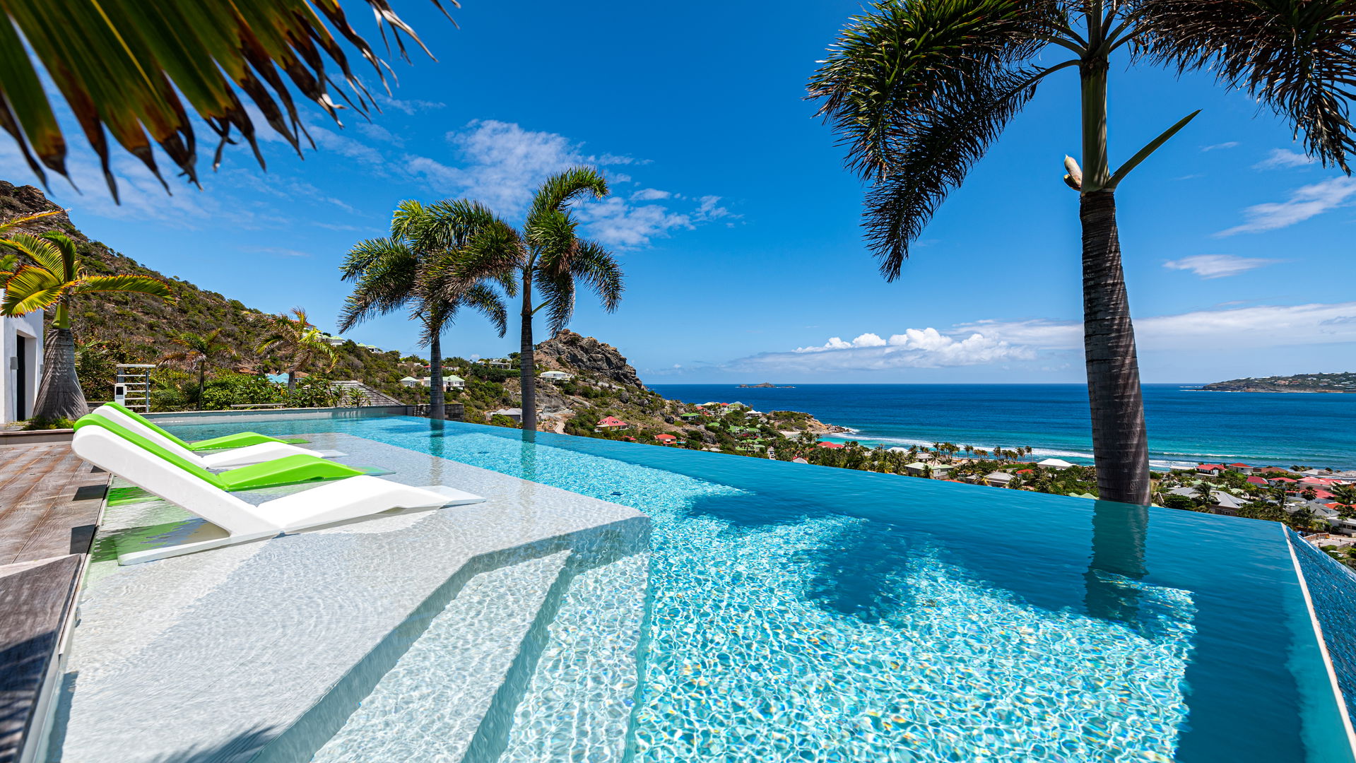 POOL & TERRACE