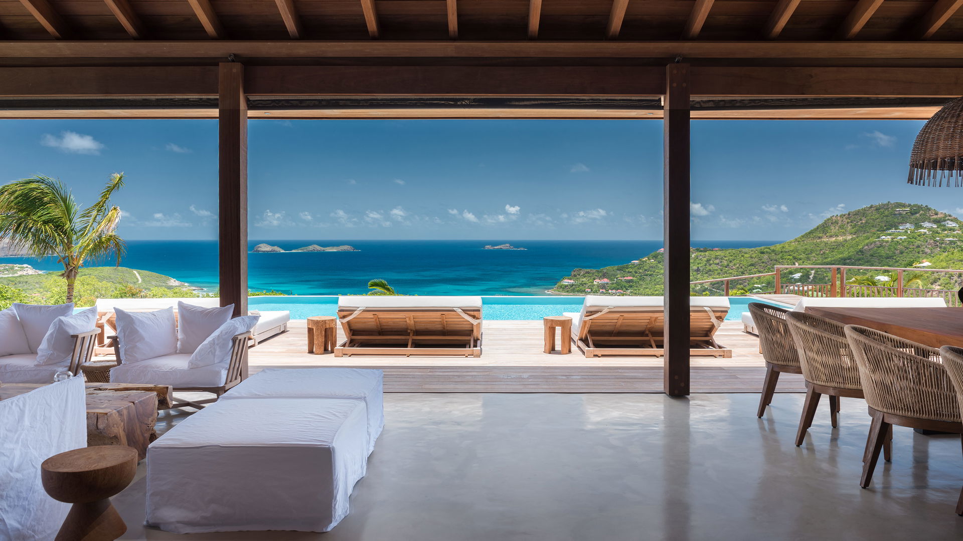 OUTDOOR LIVING AREA