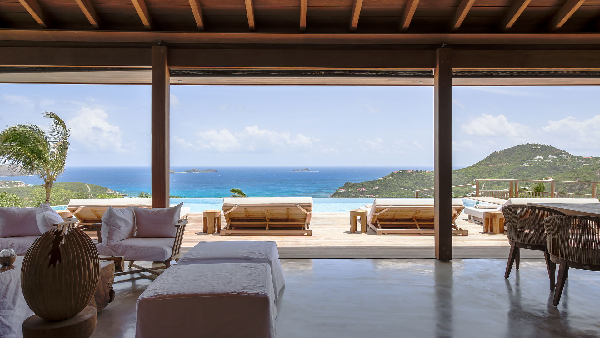 OUTDOOR LIVING AREA