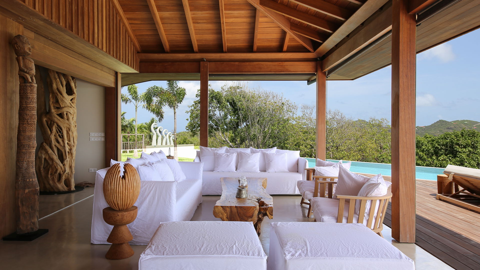 OUTDOOR LIVING AREA
