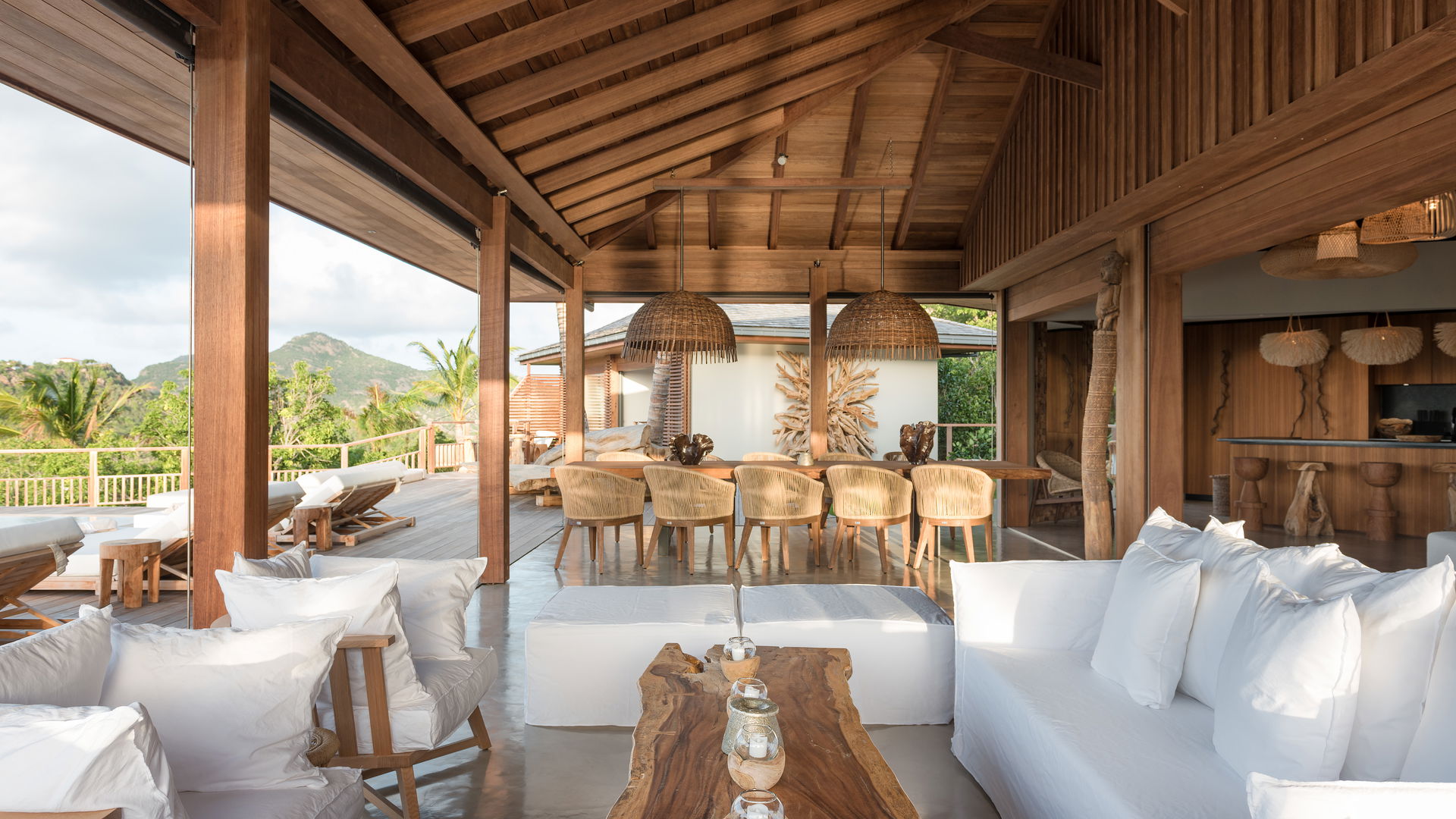 OUTDOOR LIVING AREA