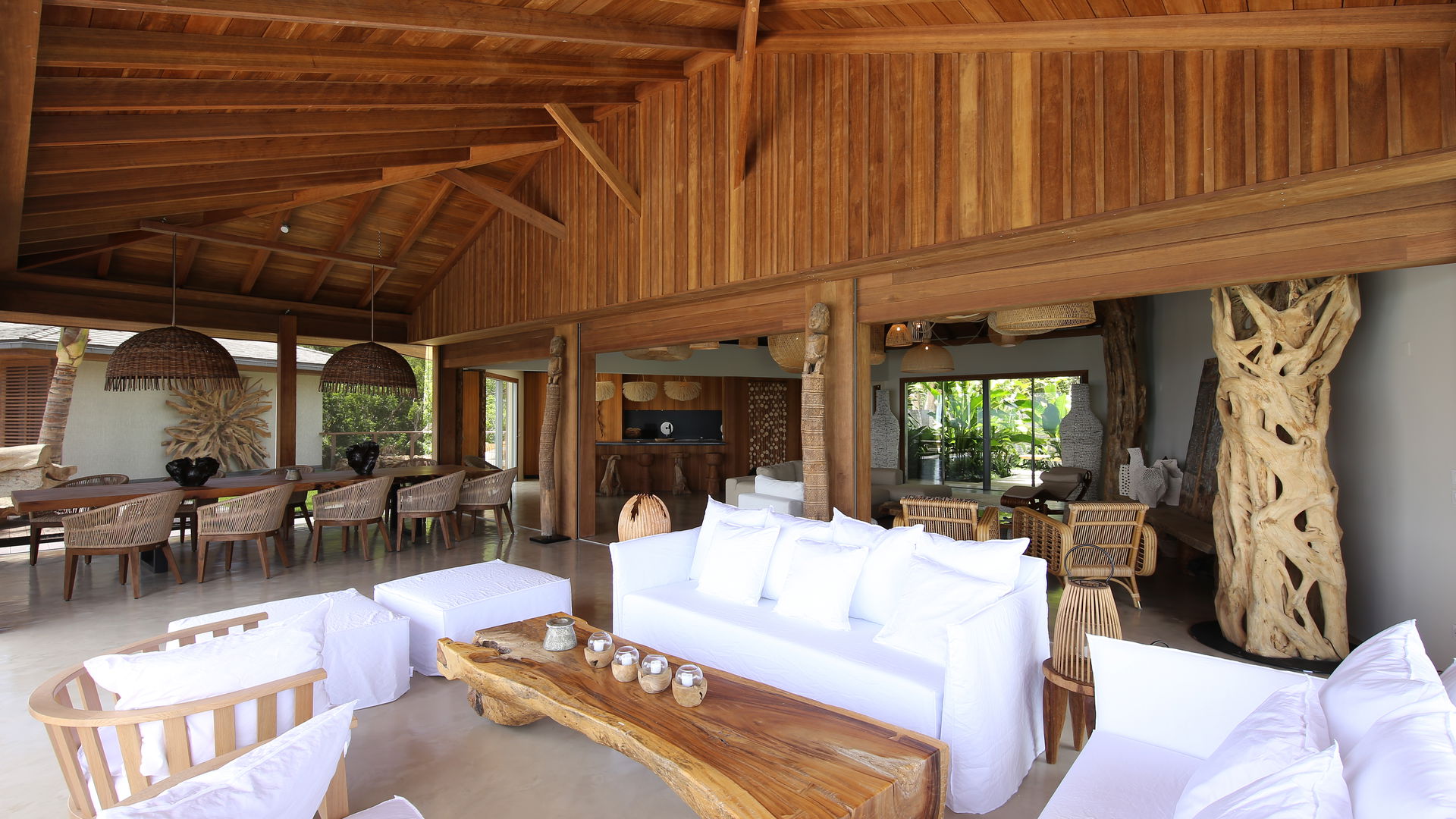 OUTDOOR LIVING AREA