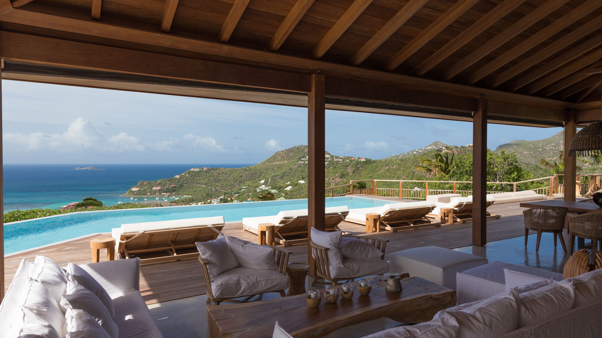 OUTDOOR LIVING AREA
