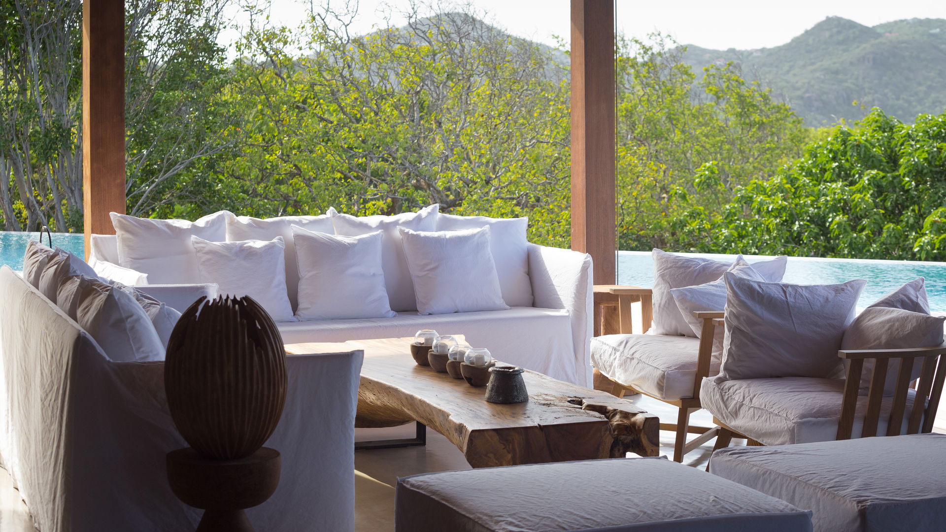 OUTDOOR LIVING AREA