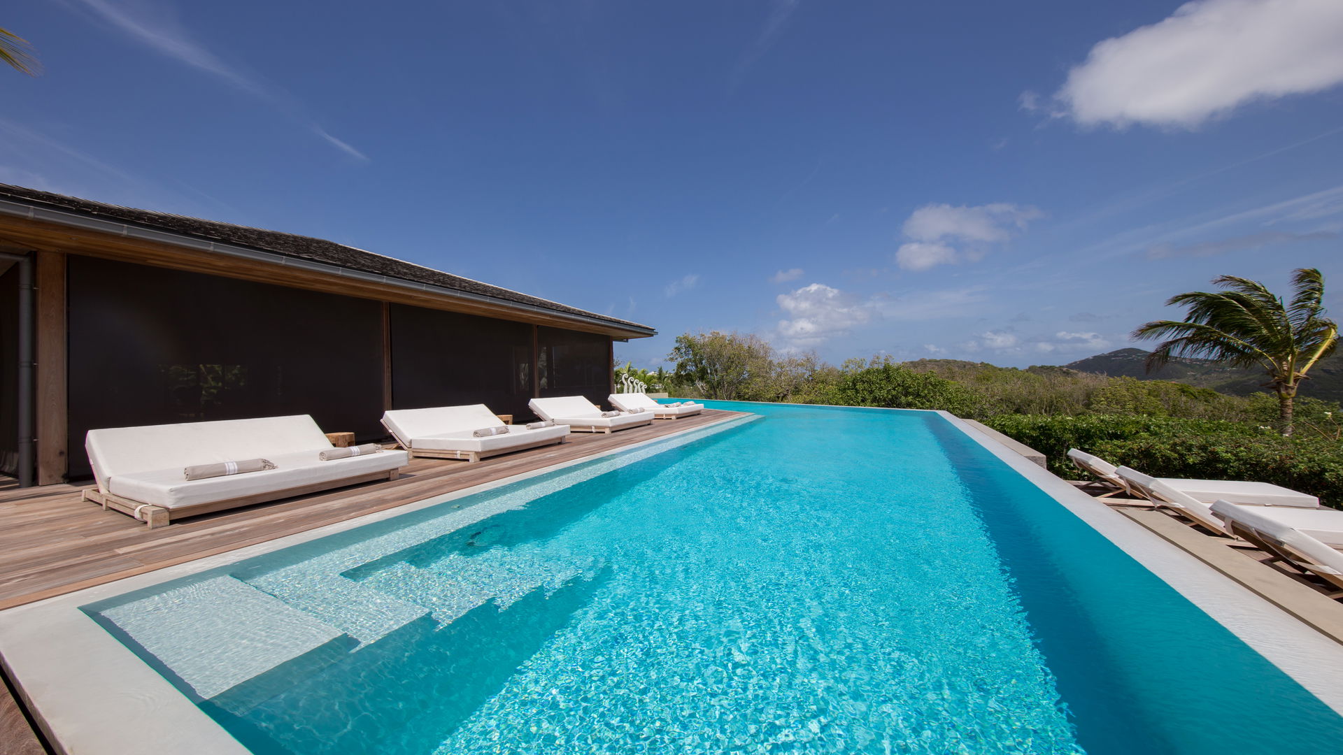 POOL & TERRACE
