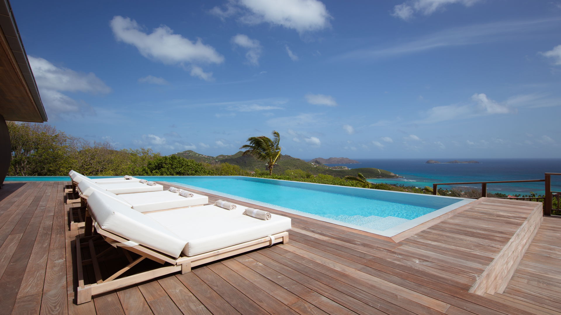 POOL & TERRACE
