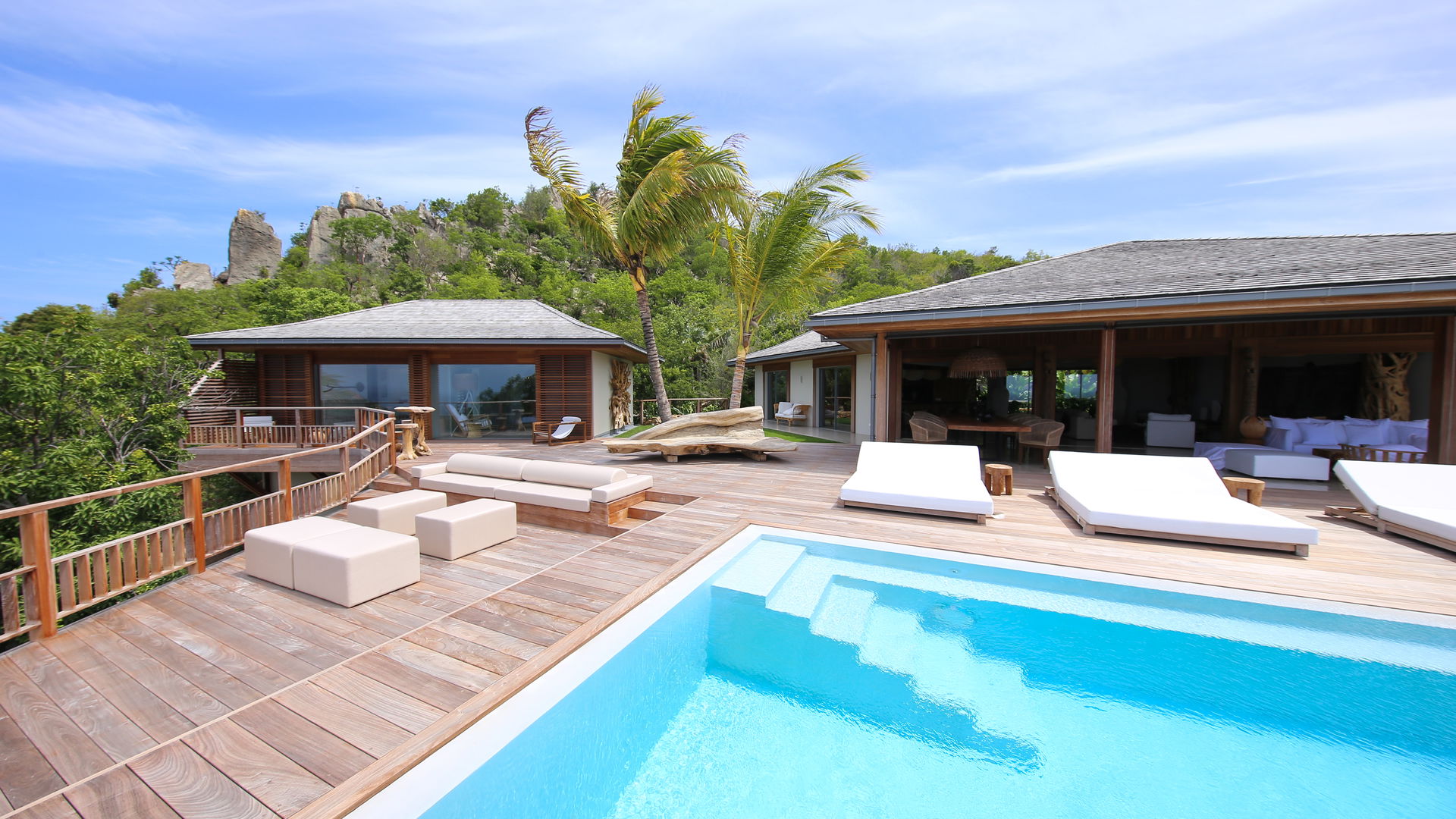 POOL & TERRACE