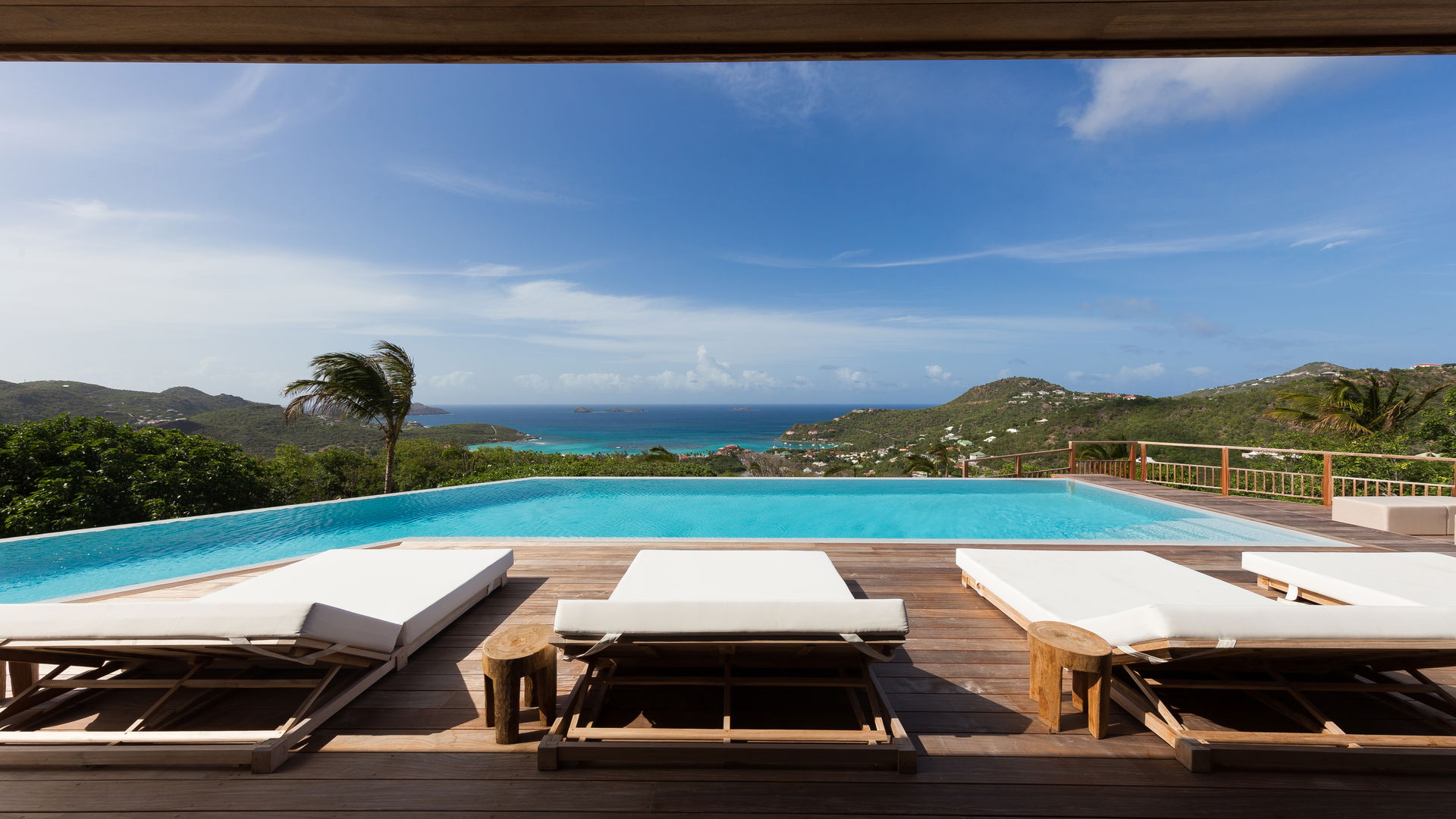 POOL & TERRACE