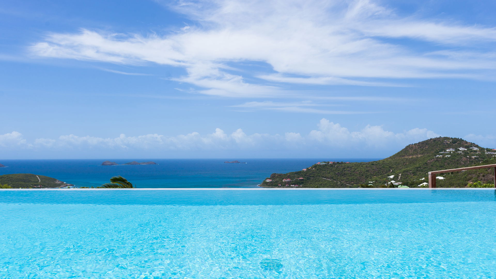 POOL & TERRACE