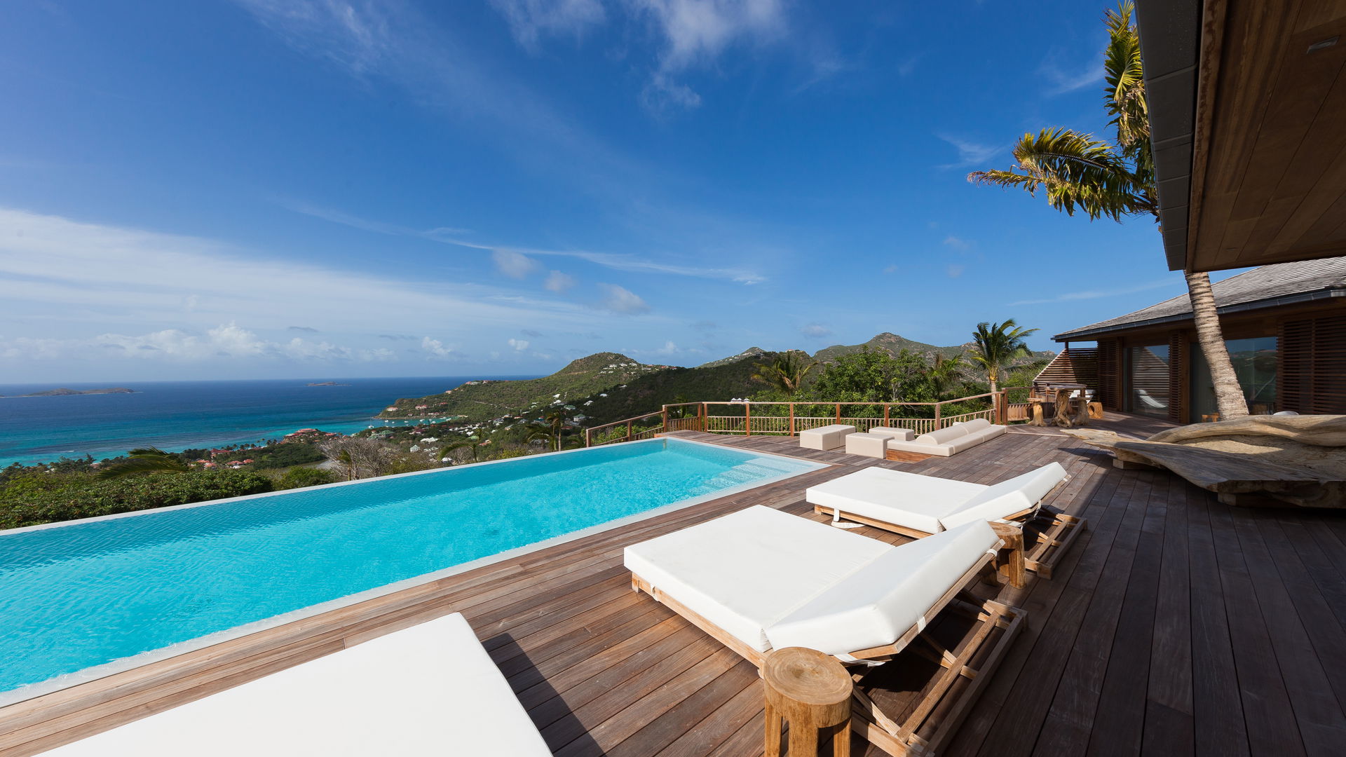 POOL & TERRACE