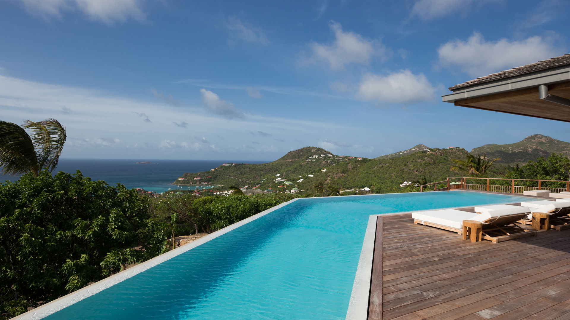 POOL & TERRACE
