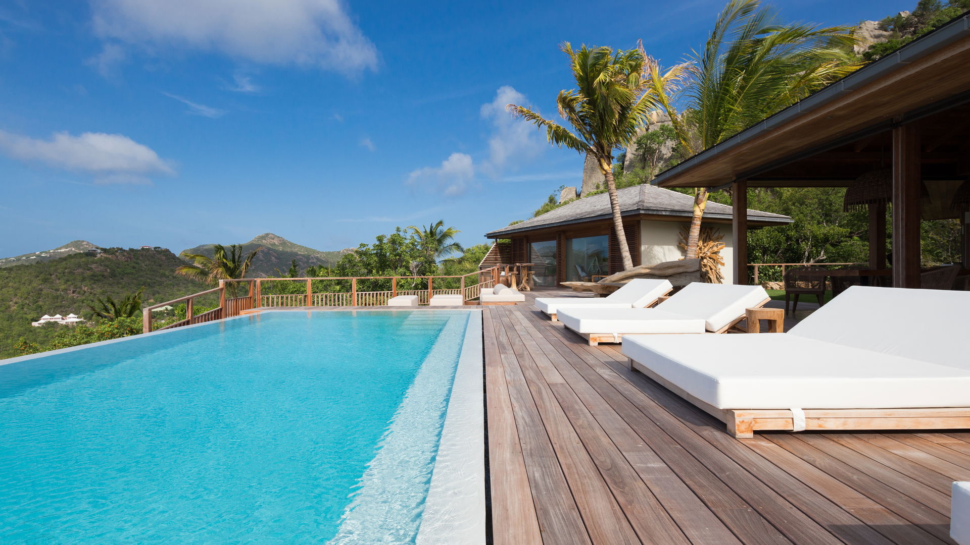 POOL & TERRACE